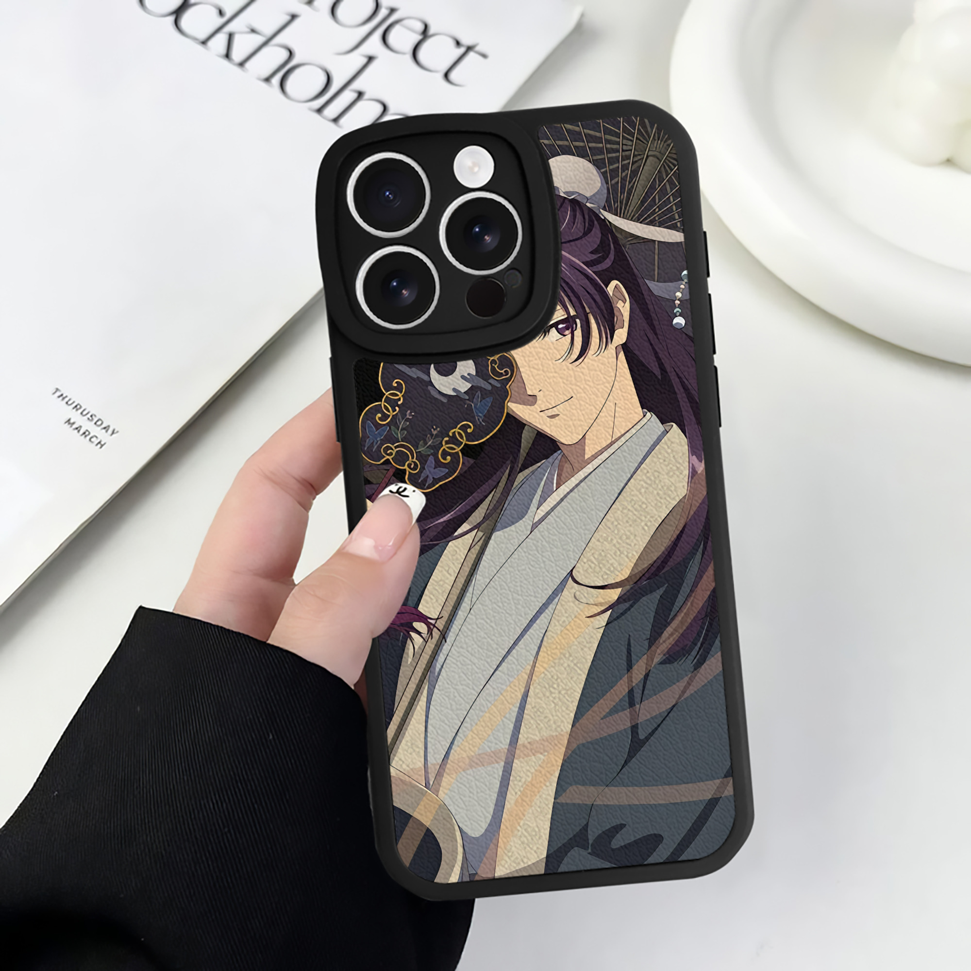 （画像用） 薬屋のひとりごと The Apothecary Diaries 【iPhone 16シリーズ対応】シリコンスマホケース（レザー調） 材質：シリコン